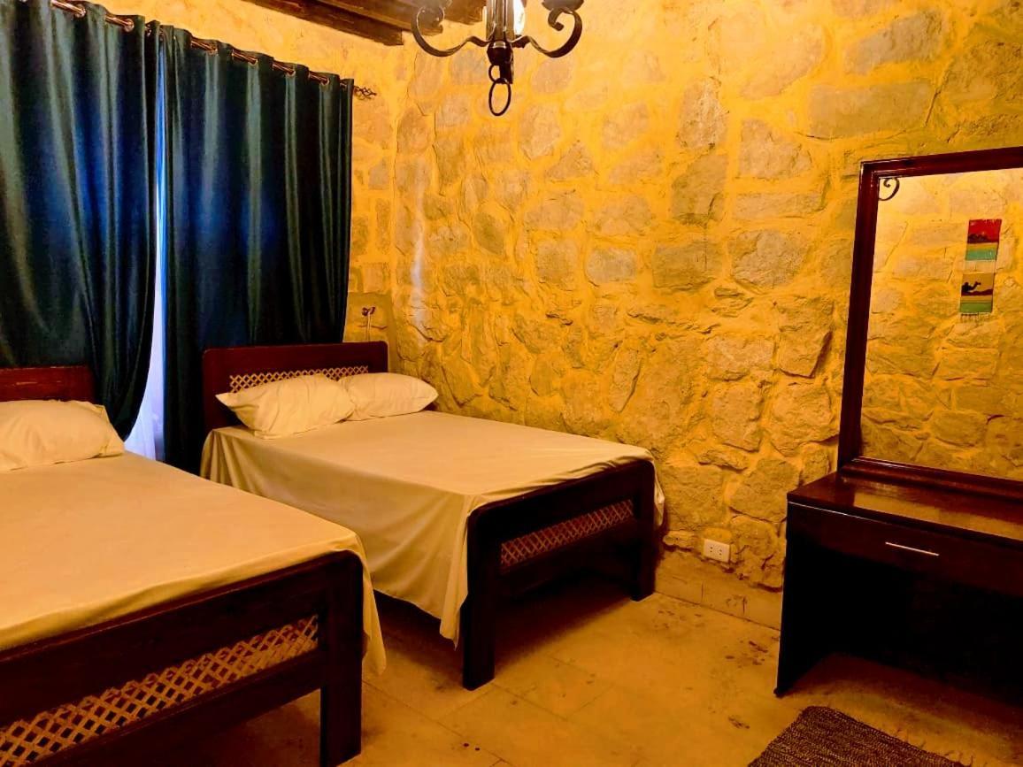Villa 7 Al Fayyūm Exteriör bild